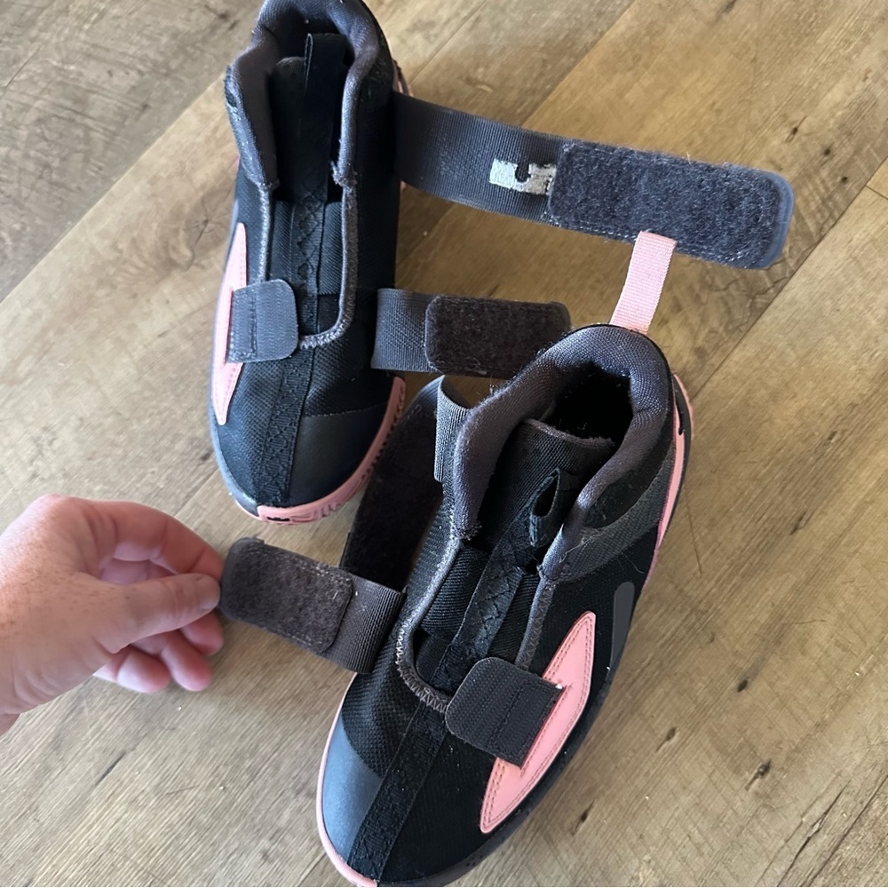 Nike Lebron Soldier 13 GS 'Black Bleached Coral' Youth Sneakers - Picture 10 of 11